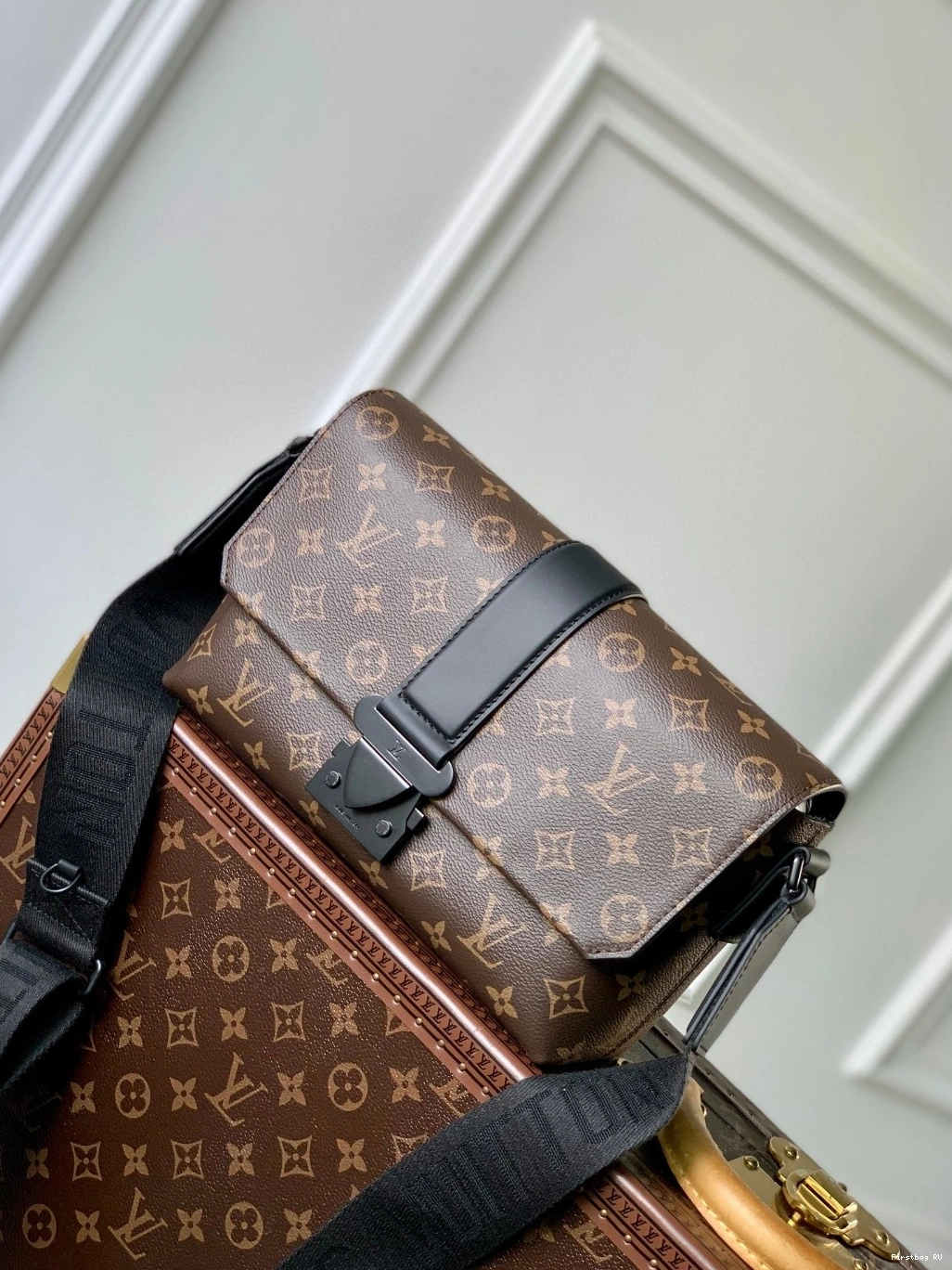 Firstbag LOUIS Messenger S-Cape VUITTON 0813